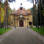 kościół jesienią